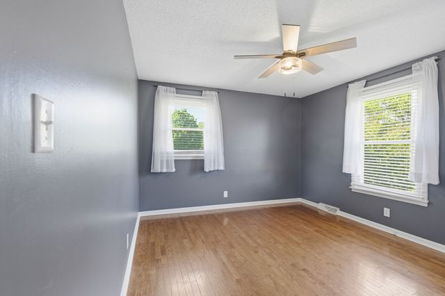 158 Lexington Dr, Clarksville, TN 37042