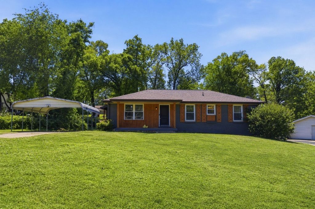 158 Lexington Dr, Clarksville, TN 37042