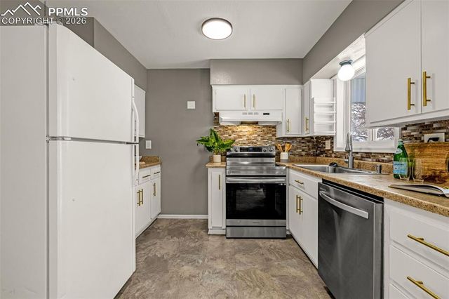 200 Dexter Street, Colorado Springs, CO 80911