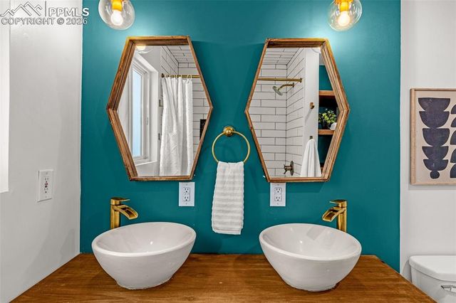 200 Dexter Street, Colorado Springs, CO 80911