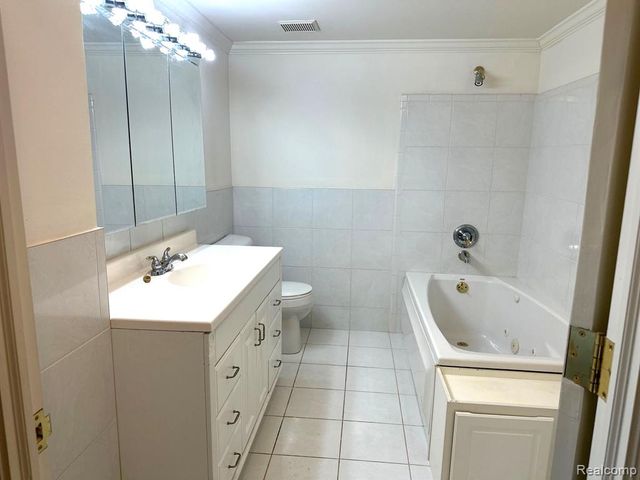 20 Chestnut Street 401 & 408, Wyandotte, MI 48192