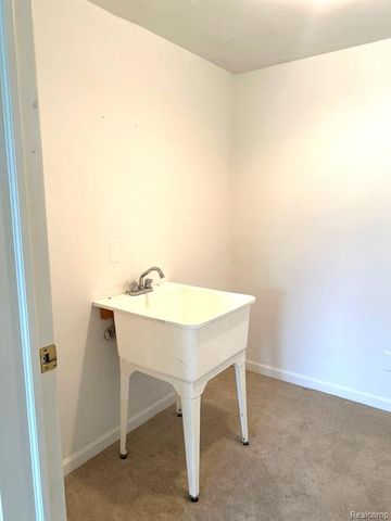 20 Chestnut Street 401 & 408, Wyandotte, MI 48192