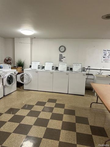 20 Chestnut Street 401 & 408, Wyandotte, MI 48192