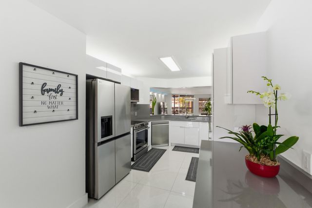 7524 Granville Drive 201, Tamarac, FL 33321