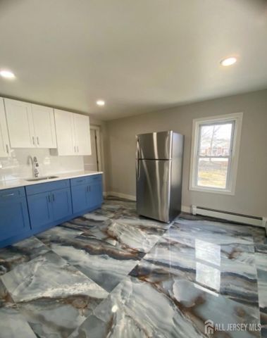 315 E Smith E Street, Woodbridge Proper, NJ 07095