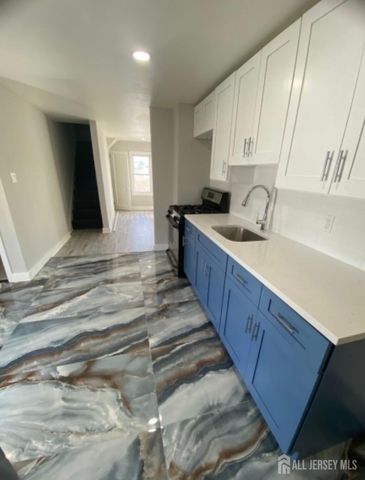 315 E Smith E Street, Woodbridge Proper, NJ 07095