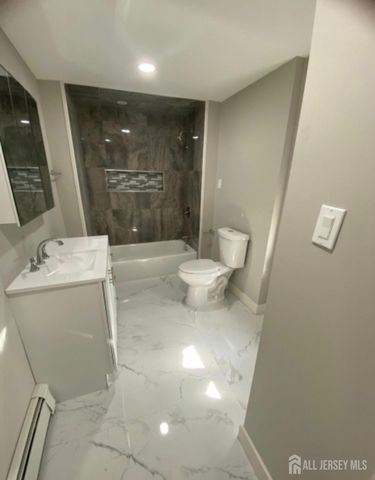 315 E Smith E Street, Woodbridge Proper, NJ 07095