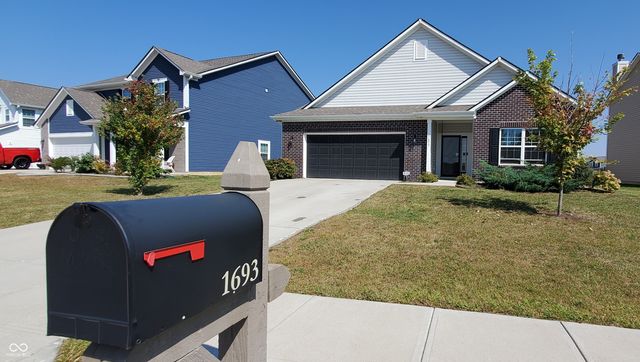 1693 N Clearwater Drive, Greenfield, IN 46140