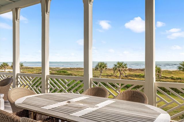 2445 E Seaside Drive, Galveston, TX 77550