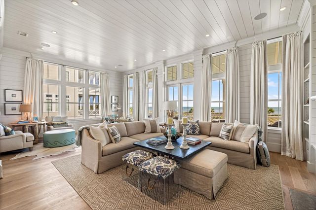 2445 E Seaside Drive, Galveston, TX 77550