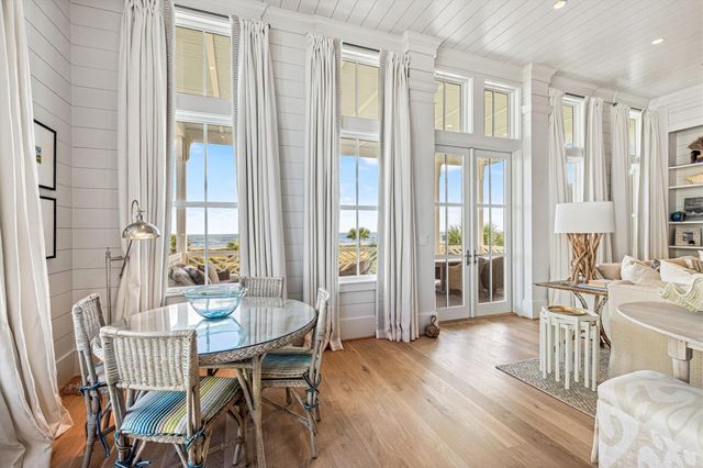 2445 E Seaside Drive, Galveston, TX 77550