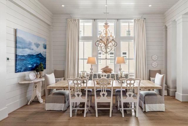 2445 E Seaside Drive, Galveston, TX 77550