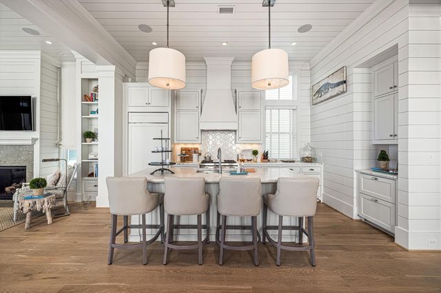 2445 E Seaside Drive, Galveston, TX 77550