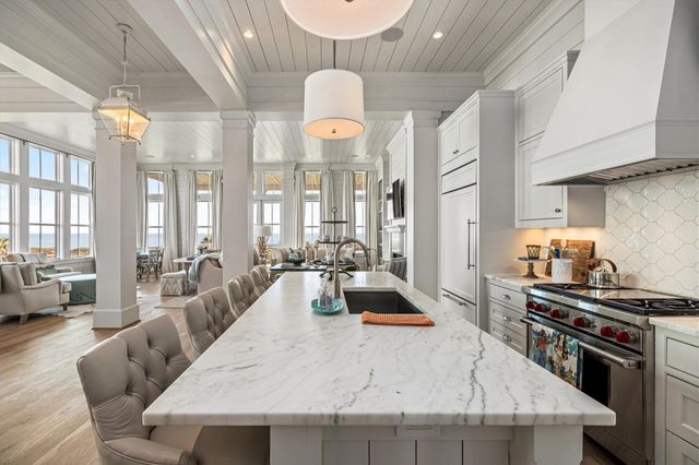 2445 E Seaside Drive, Galveston, TX 77550