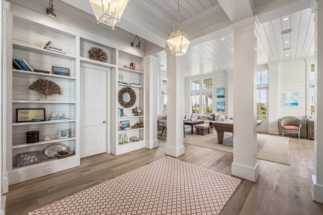 2445 E Seaside Drive, Galveston, TX 77550