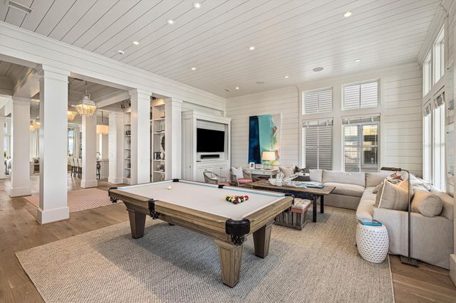 2445 E Seaside Drive, Galveston, TX 77550