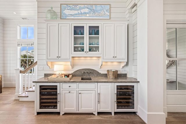 2445 E Seaside Drive, Galveston, TX 77550