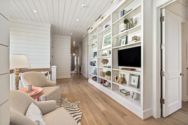 2445 E Seaside Drive, Galveston, TX 77550