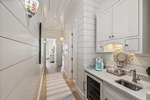 2445 E Seaside Drive, Galveston, TX 77550