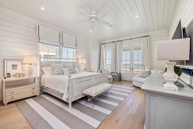 2445 E Seaside Drive, Galveston, TX 77550