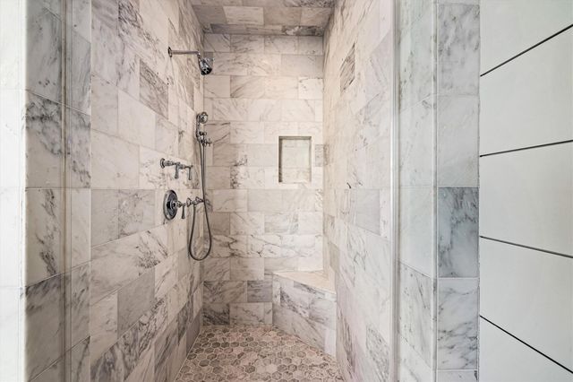 2445 E Seaside Drive, Galveston, TX 77550