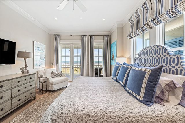 2445 E Seaside Drive, Galveston, TX 77550