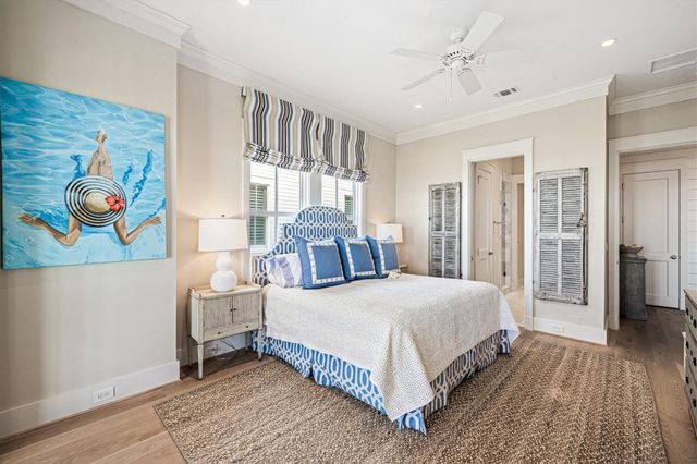 2445 E Seaside Drive, Galveston, TX 77550