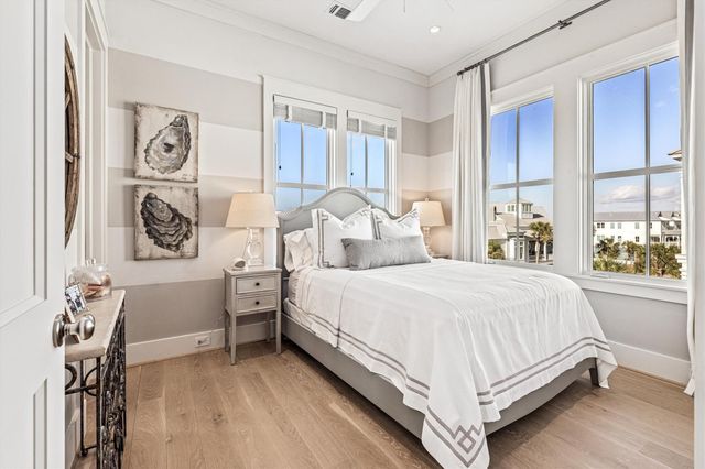 2445 E Seaside Drive, Galveston, TX 77550