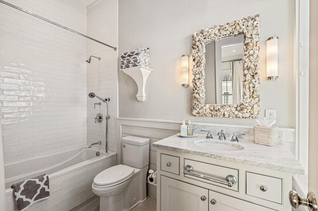 2445 E Seaside Drive, Galveston, TX 77550