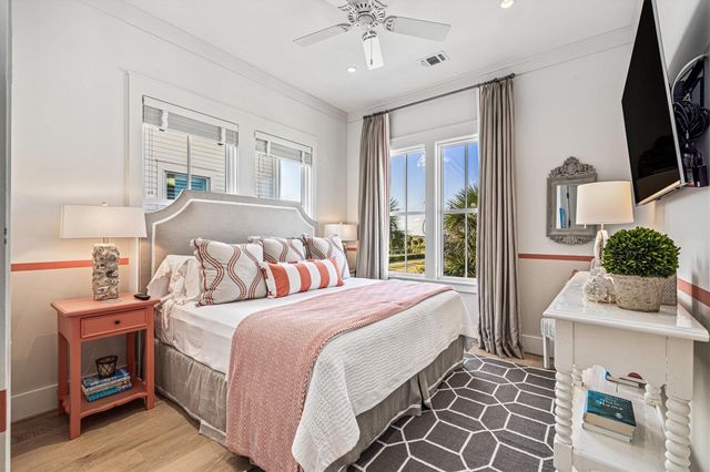 2445 E Seaside Drive, Galveston, TX 77550