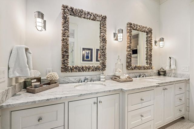 2445 E Seaside Drive, Galveston, TX 77550