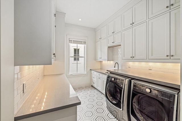 2445 E Seaside Drive, Galveston, TX 77550