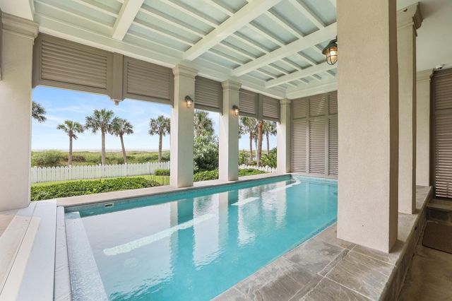 2445 E Seaside Drive, Galveston, TX 77550