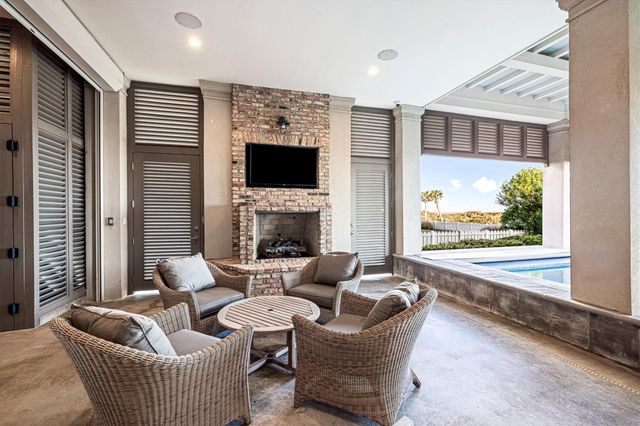 2445 E Seaside Drive, Galveston, TX 77550