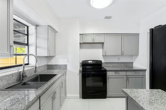 551 NW 183rd St 551, Miami Gardens, FL 33169