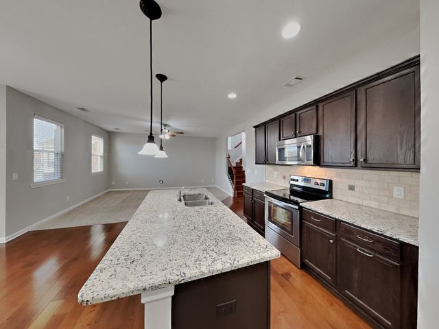 1637 Robindale Dr, Hermitage, TN 37076