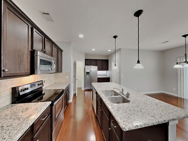 1637 Robindale Dr, Hermitage, TN 37076