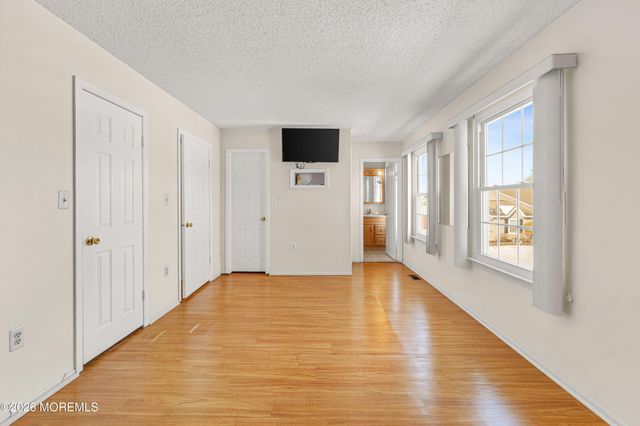 19 Sloop Square, Freehold, NJ 07728