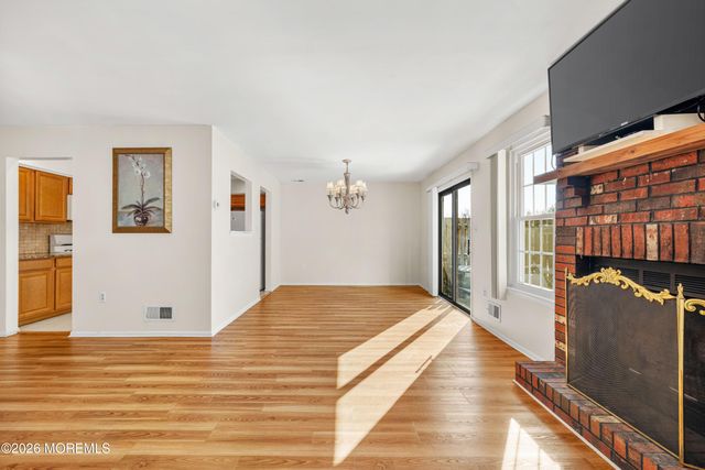 19 Sloop Square, Freehold, NJ 07728