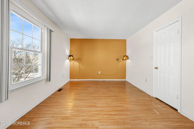 19 Sloop Square, Freehold, NJ 07728