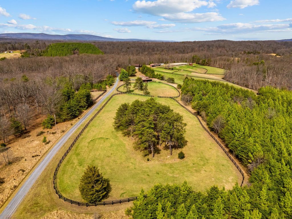 632 DRY CREEK LN, Winchester, VA 22603