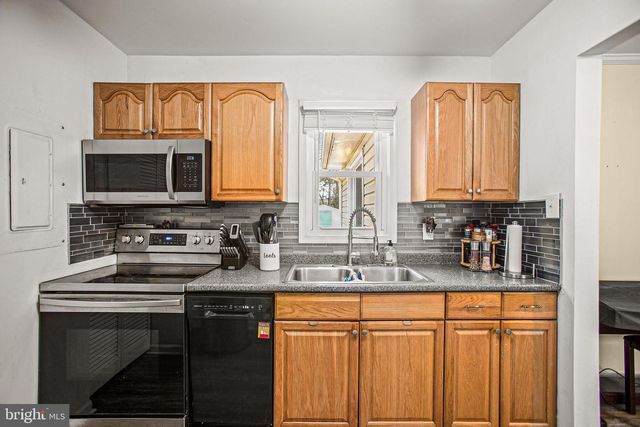 10400 HILLSIDE LN, Fredericksburg, VA 22408