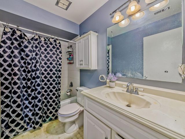 627 N Carroll Parkway 105, Glenwood, IL 60425