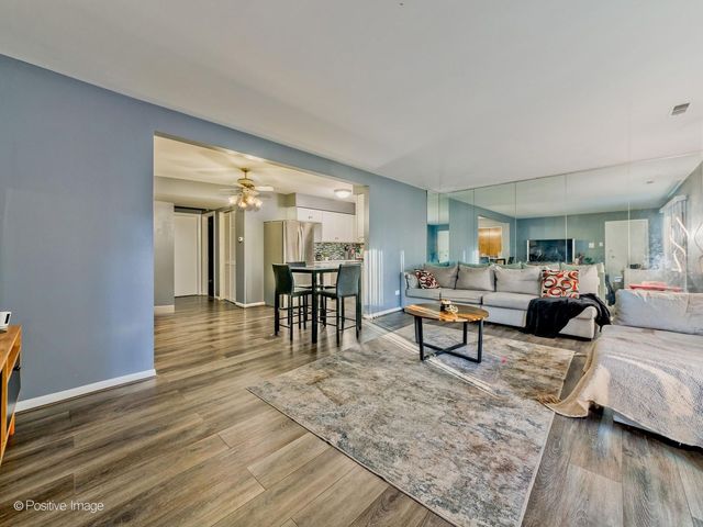 627 N Carroll Parkway 105, Glenwood, IL 60425