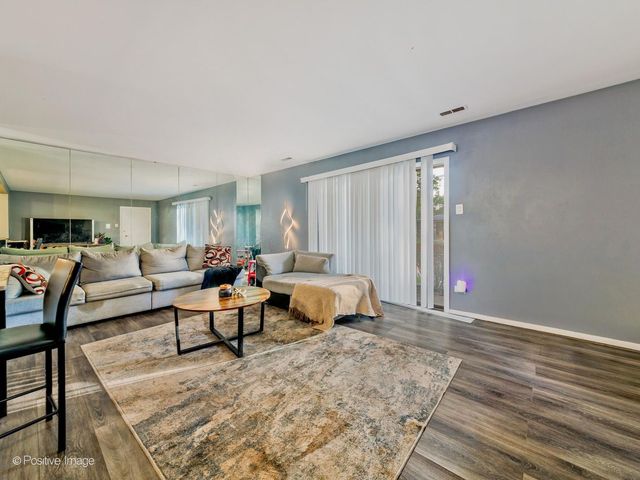 627 N Carroll Parkway 105, Glenwood, IL 60425