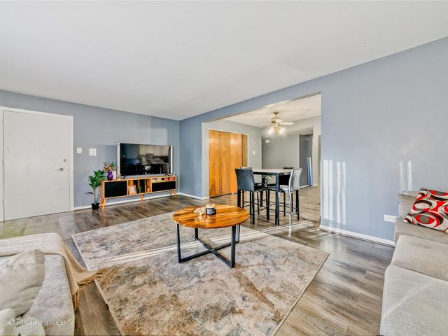 627 N Carroll Parkway 105, Glenwood, IL 60425
