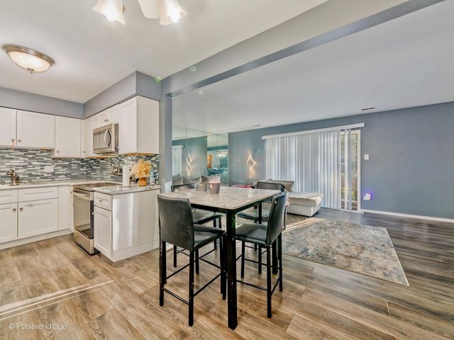 627 N Carroll Parkway 105, Glenwood, IL 60425
