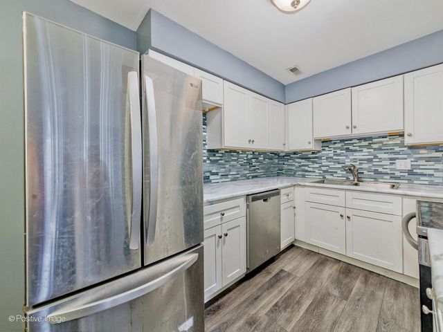 627 N Carroll Parkway 105, Glenwood, IL 60425