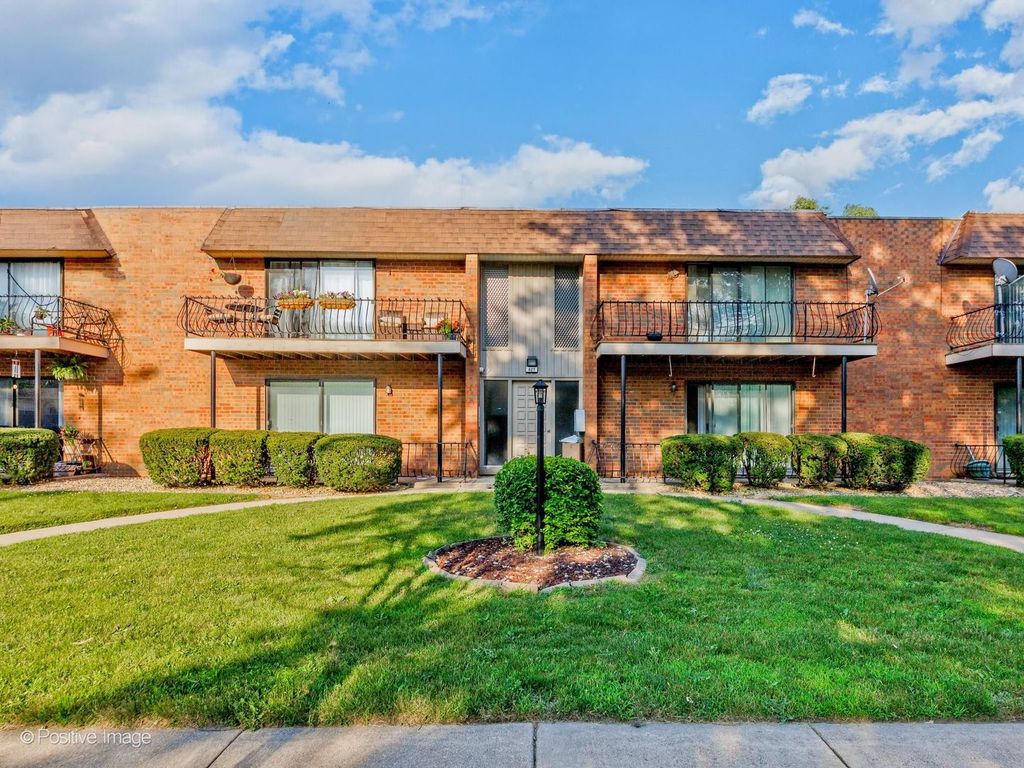 627 N Carroll Parkway 105, Glenwood, IL 60425