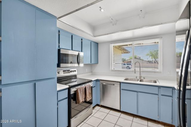 4916 W GROVERS Avenue, Glendale, AZ 85308